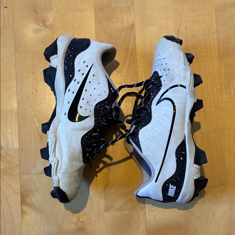 Nike Kids White and Black Cleats with Speckled Accents